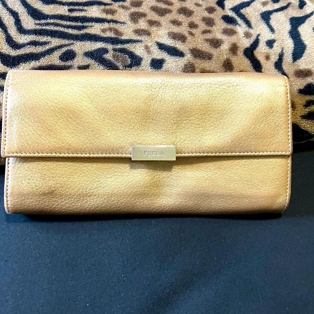 EUC Furla wallet/ metallic